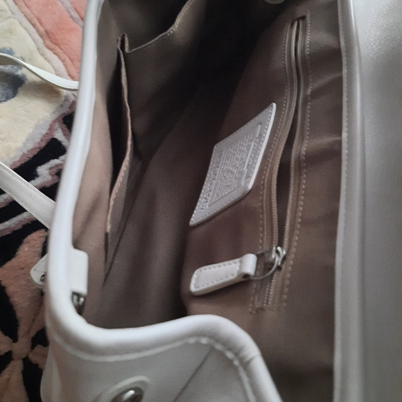 Coach, soft White, 2-handled bag/purse - Picture 5 of 5